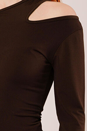 Omuz Dekolte Detaylı Kahverengi Bluz