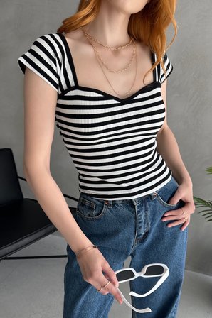 Kalp Yaka Sırtı Bağcık Detaylı Crop Bluz - SİYAH BEYAZ - L