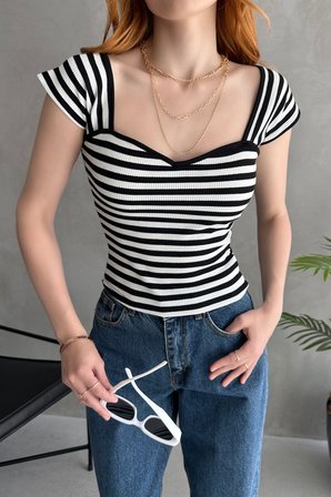 Kalp Yaka Sırtı Bağcık Detaylı Crop Bluz - SİYAH BEYAZ - L