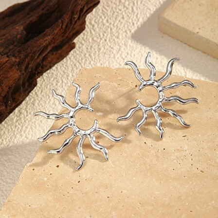 Göz Alıcı Gösterişli Gümüş Kaplama Soyut Güneş Formlu Çelik Uçlu VIP Bijuteri Küpe | Parlak ve Zarif