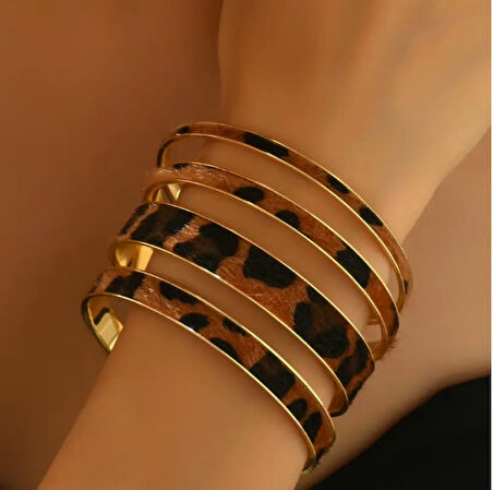 Leopar Desenli 4’lü Altın Kaplama Bijuteri Bileklik Seti – Şık ve Dikkat Çekici Tasarım