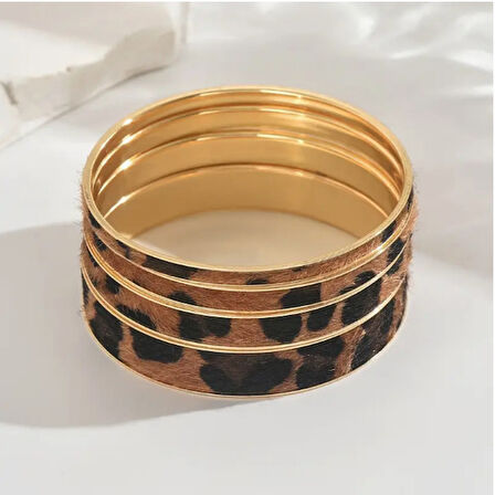 Leopar Desenli 4’lü Altın Kaplama Bijuteri Bileklik Seti – Şık ve Dikkat Çekici Tasarım