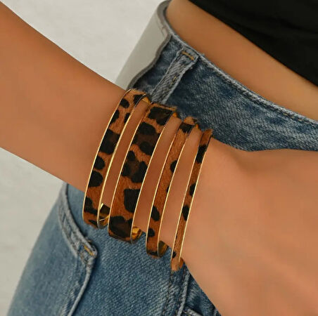 Leopar Desenli 4’lü Altın Kaplama Bijuteri Bileklik Seti – Şık ve Dikkat Çekici Tasarım