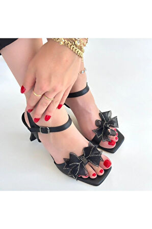 Zatin Siyah Cilt Topuklu Ayakkabı