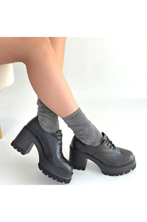 Tiwer Siyah Cilt Dolgu Topuk Ayakkabı