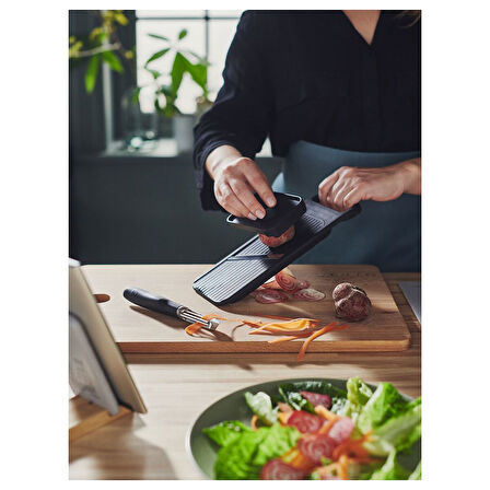 Rende ve dilimleme aparatı, siyah