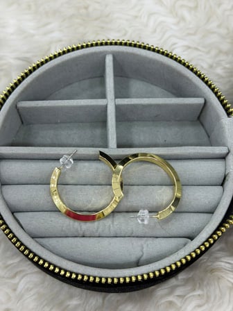 💎 Premium Parlak ve Şık Gold Renk Orta Boy Köşeli Halka Kadın Çelik Küpe