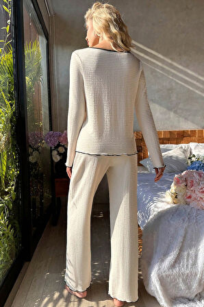 Kadın Beyaz Örme Kumaş V Yaka Düğmeli Rahat Şık Pijama Takımı - Beyaz - L-XL