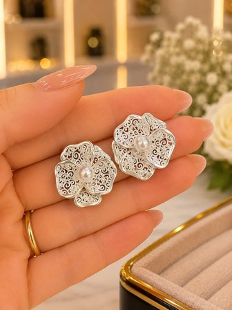 💎 Premium Parlak Gümüş Renk Model İnci Detaylı İşlemeli Çiçek Figür 316L Çelik Kadın Küpe