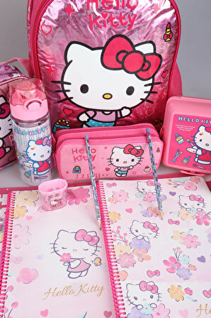DEKOMUS İLE LİSANSLI YENİ SEZON "PINK LOVE KOLEKSİYONU" HELLO KITTY OKUL,BESLENME VE KALEM ÇANTASI İLE A4 OKUL DEFTERLİ KIRTASİYE SETİ SETİ