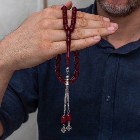 💎 Premium Parlak ve Şık Metal Püsküllü Kapsül Kesim Bordo Sıkma Kehribar Tesbih