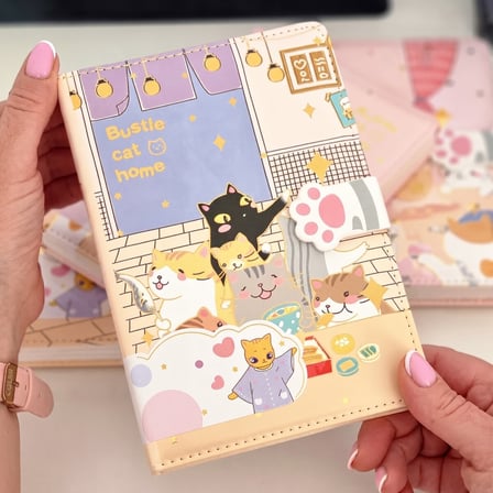 BakGelAl Sevimli Kediler Tasarımlı Kedi Patili Manyetik Klipsli Renkli İç Sayfalı Hediyelik Defter ve Günlük