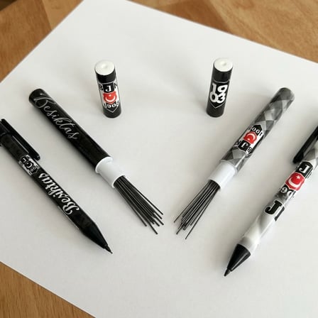 BakGelAl Beşiktaş BJK Lisanslı Versatil Uçlu Kalem – Yedek Uçlu Siyah Beyaz Taraftar Kalemi 1 Adet