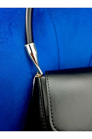 Kapaklı Model  Gold Renk Kilit Kapamalı Kadın Omuz Çantası