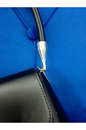 Kapaklı Model  Gold Renk Kilit Kapamalı Kadın Omuz Çantası