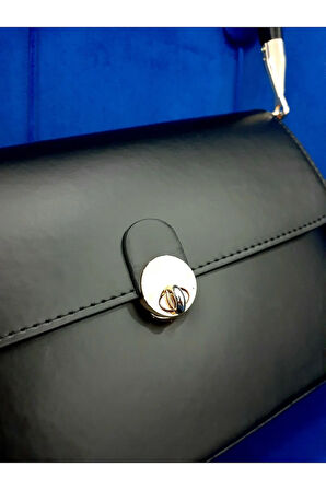 Kapaklı Model  Gold Renk Kilit Kapamalı Kadın Omuz Çantası