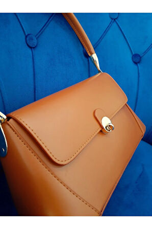 Kapaklı Model  Gold Renk Kilit Kapamalı Kadın Omuz Çantası