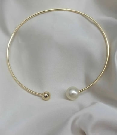 💎 Premium Parlak ve Şık Gold Renk & Model İnci Detaylı Minimal Boyunluk Kadın Çelik Kolye (40 cm)