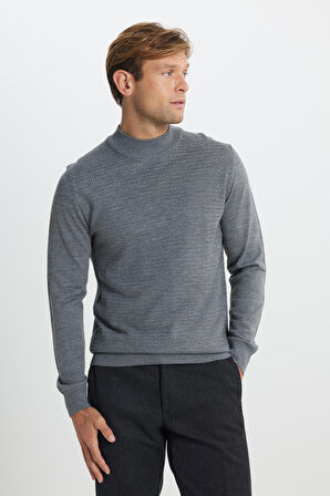 Yünlü Sıcak Tutan Standart Fit Normal Kesim Yarım Balıkçı Yaka Jakarlı Triko Kazak