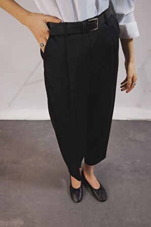 DeFacto Carrot Fit Kemerli Klasik Pantolon Siyah Yüksek Bel Dar Paça Piliseli Basic Düz Kısa Paça D4282AX24AUBK27