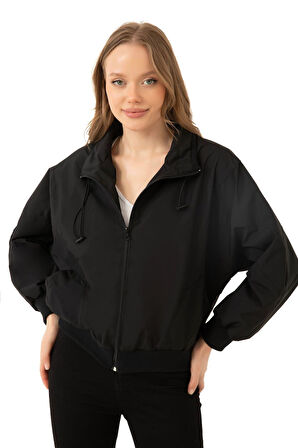 Spor Kadın Dik Yaka Su ve Rüzgar Geçirmez Oversize Crop Mevsimlik Yağmurluk Rüzgarlık