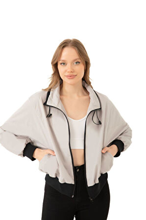 Spor Kadın Dik Yaka Su ve Rüzgar Geçirmez Oversize Crop Mevsimlik Yağmurluk Rüzgarlık