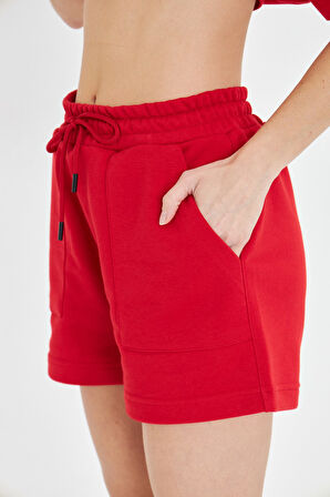 Esnek ve Rahat Kesim Çift Cepli Diz Üstü Kadın Şort