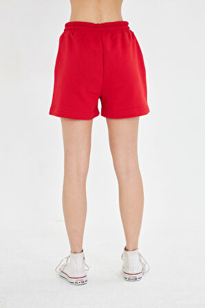 Esnek ve Rahat Kesim Çift Cepli Diz Üstü Kadın Şort