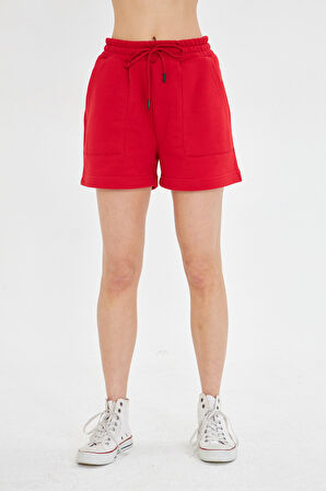 Esnek ve Rahat Kesim Çift Cepli Diz Üstü Kadın Şort