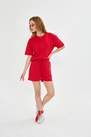 Esnek ve Rahat Kesim Çift Cepli Diz Üstü Kadın Şort