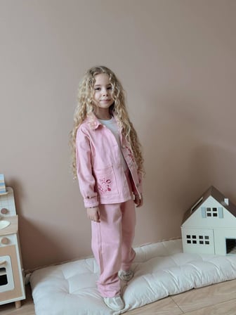 Kız Çocuk Gabardin 3 Parça Pembe Ceketli Takım – Nakış Detaylı Ceket, Basic Body ve Pantolon Set 9920