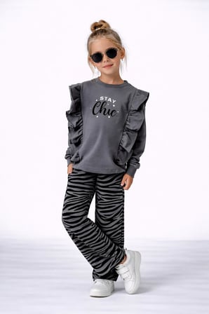 Kız Çocuk "Stay Chic" Fırfırlı Sweatshirt ve Zebra Desenli Pantolon Takım

 50041G