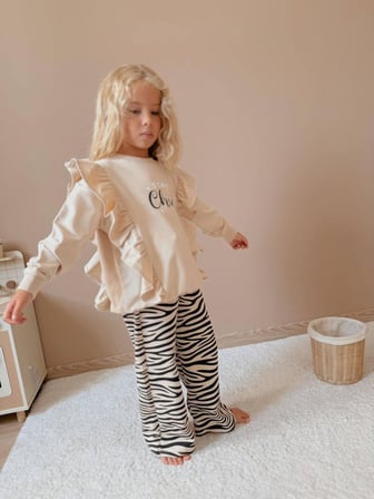 Kız Çocuk "Stay Chic" Fırfırlı Sweatshirt ve Zebra Desenli Pantolon Takım

 50041krem