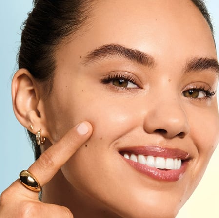 Estee Lauder DayWear Glow Boost Jelly Cleanser - Yüz Temizleme Jeli 60 ml 