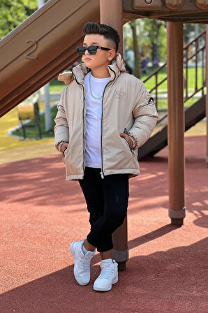 Erkek Çocuk Çıkarılabilir Kapüşonlu Baskılı Yakası Detaylı Kışlık Mont KM3501