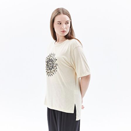 defy's KADIN YIRTMAÇ VE BASKI DETAYLI KISA KOLLU TİŞÖRT