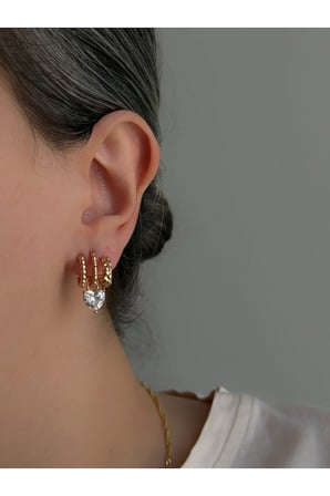 Çelik Silver Üç Sıra GörünümlüKristal Taş Kalpli Amalthia Küpe -kararma yapmaz Metalik Çelik