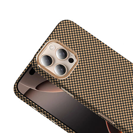 Apple iPhone 16 Pro Max Kılıf Magsafe Şarj Özellikli Karbon Fiber Görünümlü Redclick Gros Kapak