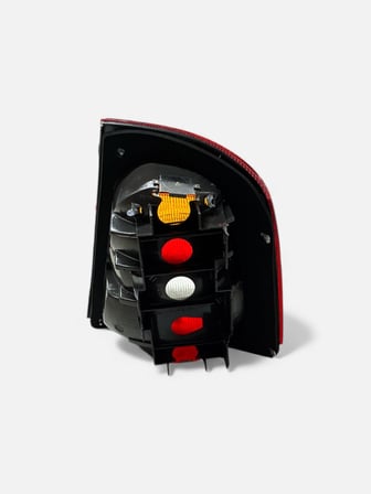 DEPO SKODA OCTAVİA SOL ARKA STOP LAMBASI 1996-2000