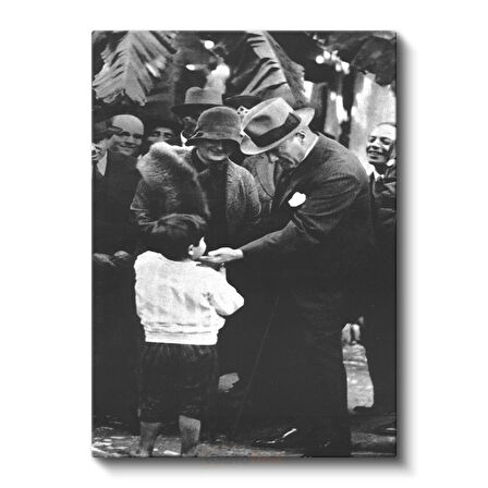 Çocuklarla Atatürk - Şapkalı Tarihi Anı Kanvas Tablo