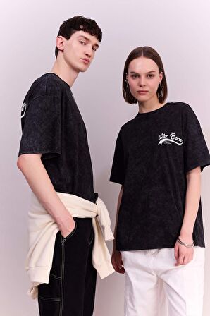 DeFacto Oversize Fit Bisiklet Yaka Sırt Baskılı Kısa Kollu Yıkamalı Soluk Efektli Tişört B6798AX24SMBK81