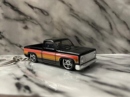 Hot Wheels 83 Chevy Silverado 1:64 - HKJ06
