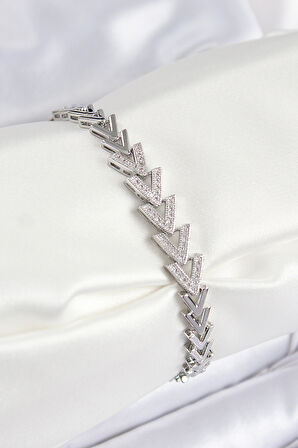 Pirinç Zirkon Taşlı Sıralı Ok Model Gümüş Renk Kadın Bileklik