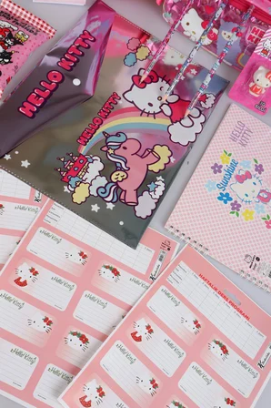  x Dekomus "Candy Kitty Collection" Hello Kitty Lisanslı Kırtasiye Seti Ortopedik İlkokul ve Kalem Çantası,Matara,Beslenme Kabı Seti