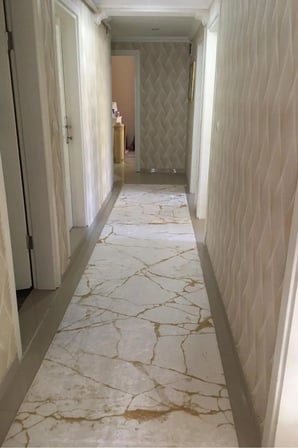 Yolluk Halı – Kaymaz Tabanlı, Yıkanabilir, Yumuşak Dokulu, Şık ve Dayanıklı Tasarım (mermer