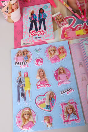 x Dekomus Lisanslı Barbie 36 Parça Hobi & Kırtasiye Seti Cetvel,Makas,Geçmeli Kalem,Boyama Seti