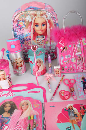 x Dekomus Lisanslı Barbie Extra Glam Collection Kırtasiye ve Hobi Seti Tek Bölmeli Küçük Boy 35 Cm Anaokul Çantası,500 ML Matara,Uçlu Kalem,Kumbara Seti