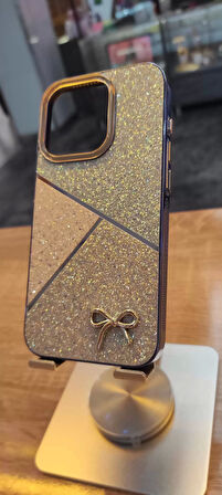 İPHone 15 Pro Max Uyumlu Taşlı Kurdele Figürlü Karbon Kılıf Darbe Korumalı Kapak