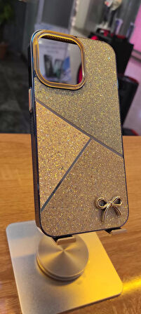 İPHone 15 Pro Max Uyumlu Taşlı Kurdele Figürlü Karbon Kılıf Darbe Korumalı Kapak