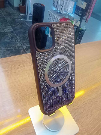 İPhone 14 Uyumlu Taşlı MagSafe Özellikli Darbe Korumalı Kapak Karbon Kılıf